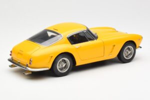 Ferrari 250 GT SWB Keltainen CMC 1:18 M-054 Metalli — kuva 2 / 6