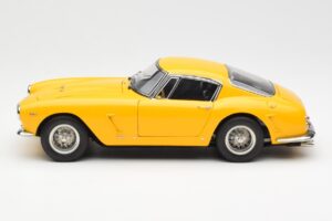 Ferrari 250 GT SWB Keltainen CMC 1:18 M-054 Metalli — kuva 3 / 6