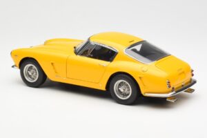 Ferrari 250 GT SWB Keltainen CMC 1:18 M-054 Metalli — kuva 5 / 6