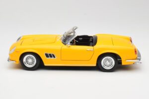 Ferrari 250 GT California Spider Keltainen Hot Wheels 1:18 23905 Metalli — kuva 4 / 8