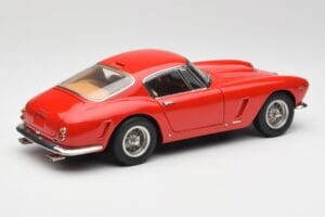 Ferrari 250 GT SWB Punainen CMC 1:18 M-046 Metalli — kuva 2 / 6