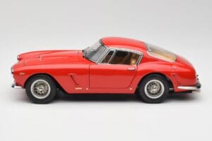 Ferrari 250 GT SWB Punainen CMC 1:18 M-046 Metalli — kuva 3 / 6