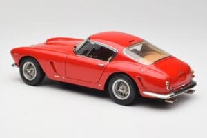 Ferrari 250 GT SWB Punainen CMC 1:18 M-046 Metalli — kuva 5 / 6