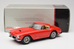 Ferrari 250 GT SWB Punainen CMC 1:18 M-046 Metalli — kuva 6 / 6
