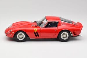 Ferrari 250 GTO London Show Punainen CMC 1:18 M-256 Metalli — kuva 3 / 6