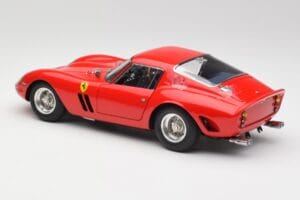 Ferrari 250 GTO London Show Punainen CMC 1:18 M-256 Metalli — kuva 5 / 6