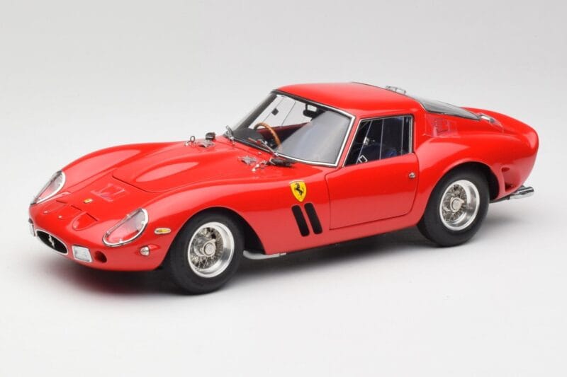 Ferrari 250 GTO London Show Punainen CMC 1:18 M-256 Metalli