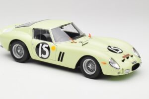 Ferrari 250 GTO #15 S. Moss / I. Ireland Goodwood Tourist Trophy Winner 1962 Kyosho 1:18 08438C Metalli — kuva 6 / 8