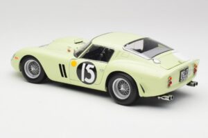 Ferrari 250 GTO #15 S. Moss / I. Ireland Goodwood Tourist Trophy Winner 1962 Kyosho 1:18 08438C Metalli — kuva 7 / 8