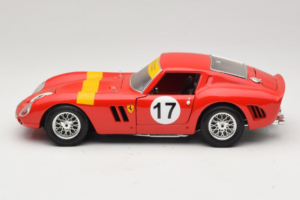 Ferrari 250 GTO #17 Bburago Sammlerborse Punainen Bburago 1:18 3007-P1 Metalli — kuva 4 / 8