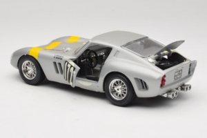 Ferrari 250 GTO #172 L. Bianchi / G. Berger Tour de France 1962 Hopea Rajoitettu Painos Bburago 1:18 3011-S1 Metalli — kuva 5 / 8