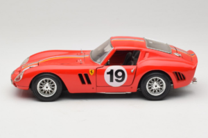 Ferrari 250 GTO #19 Punainen Raidat 1962 Bburago 1:18 3011-P3 Metalli — kuva 4 / 8