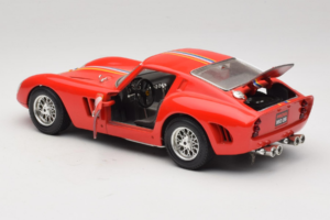 Ferrari 250 GTO #19 Punainen Raidat 1962 Bburago 1:18 3011-P3 Metalli — kuva 5 / 8