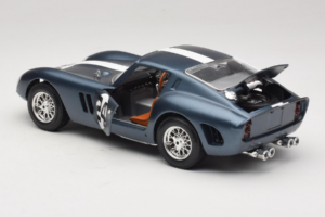 Ferrari 250 GTO #24 Sininen Valkoinen Raita 1962 Bburago 1:18 3011-B2 Metalli — kuva 5 / 8