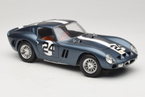 Ferrari 250 GTO #24 Sininen Valkoinen Raita 1962 Bburago 1:18 3011-B2 Metalli — kuva 6 / 8