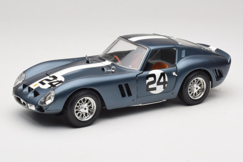 Ferrari 250 GTO #24 Sininen Valkoinen Raita 1962 Bburago 1:18 3011-B2 Metalli