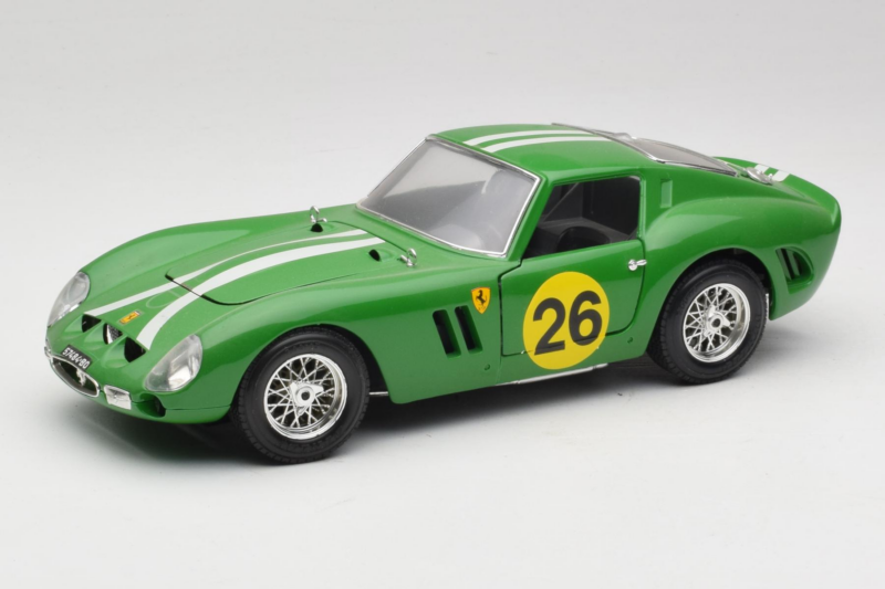 Ferrari 250 GTO #26 Vihreä Valkoiset Raidat 1962 Bburago 1:18 3011-G3 Metalli