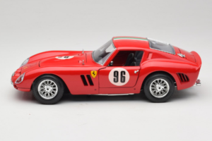 Ferrari 250 GTO #96 Punainen 1962 Bburago 1:18 3011-N1 Metalli — kuva 4 / 8