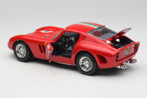Ferrari 250 GTO #96 Punainen 1962 Bburago 1:18 3011-N1 Metalli — kuva 5 / 8