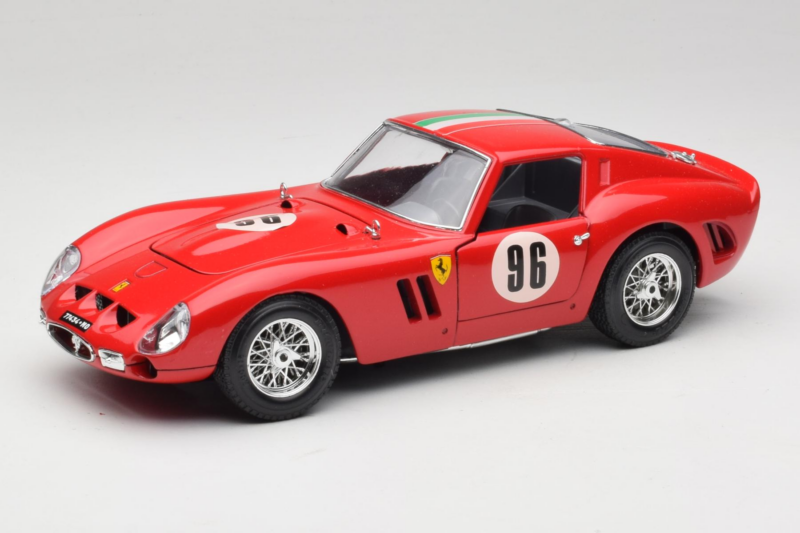 Ferrari 250 GTO #96 Punainen 1962 Bburago 1:18 3011-N1 Metalli
