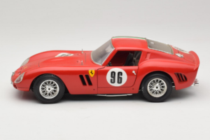 Ferrari 250 GTO #96 Punainen Italian Lippu 1962 Bburago 1:18 3011-P2 Metalli — kuva 4 / 8