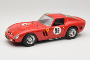 Ferrari 250 GTO #96 Punainen Italian Lippu 1962 Bburago 1:18 3011-P2 Metalli