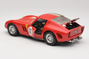 Ferrari 250 GTO #96 Punainen Italian Lippu 1962 Bburago 1:18 3011-P2 Metalli — kuva 5 / 8