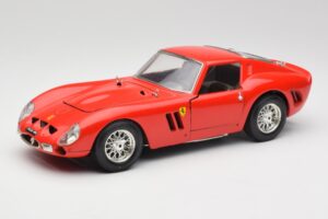 Ferrari 250 GTO Punainen Bburago 1:18 3011 Metalli