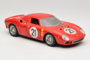 Ferrari 250 LM #21 M. Gregory / J. Rindt 24 Hours of Le Mans 1965 Bburago 1:18 3033-P2 Metalli — kuva 6 / 8