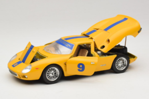 Ferrari 250 LM #9 Keltainen 1965 Bburago 1:18 3033-Y1 Metalli — kuva 2 / 8