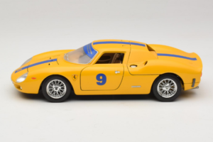Ferrari 250 LM #9 Keltainen 1965 Bburago 1:18 3033-Y1 Metalli — kuva 4 / 8