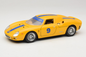 Ferrari 250 LM #9 Keltainen 1965 Bburago 1:18 3033-Y1 Metalli