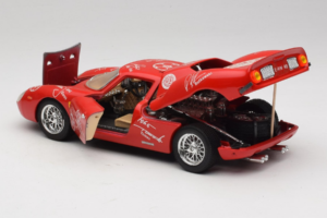 Ferrari 250 LM Punainen Valkoinen Essen Autographs Rajoitettu Painos Bburago 1:18 3033-P4 Metalli — kuva 5 / 8
