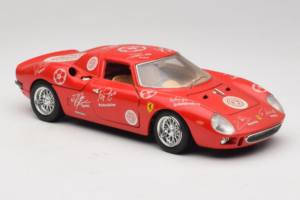 Ferrari 250 LM Punainen Valkoinen Essen Autographs Rajoitettu Painos Bburago 1:18 3033-P4 Metalli — kuva 6 / 8
