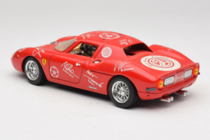 Ferrari 250 LM Punainen Valkoinen Essen Autographs Rajoitettu Painos Bburago 1:18 3033-P4 Metalli — kuva 7 / 8