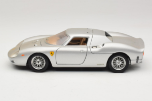Ferrari 250 LM Hopea Bburago 1:18 3033-S1 Metalli — kuva 4 / 8