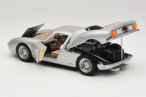 Ferrari 250 LM Hopea Bburago 1:18 3033-S1 Metalli — kuva 5 / 8