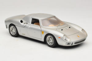 Ferrari 250 LM Hopea Bburago 1:18 3033-S1 Metalli — kuva 6 / 8