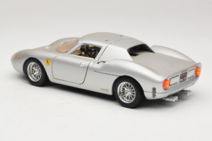Ferrari 250 LM Hopea Bburago 1:18 3033-S1 Metalli — kuva 7 / 8