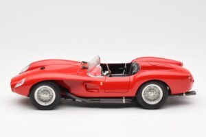 Ferrari 250 Testa Rossa Pontoon Fender Punainen CMC 1:18 M-071 Metalli — kuva 3 / 6