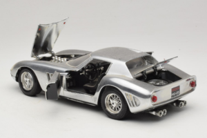 Ferrari 275 GTB Chrome Hopea Guiloy 1:18 B004 Metalli — kuva 5 / 8