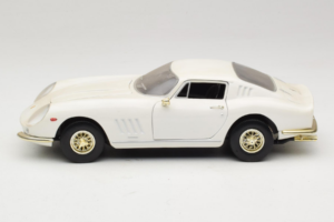 Ferrari 275 GTB/4 Valkoinen ERTL 1:18 7493 Metalli — kuva 4 / 8