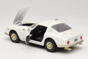 Ferrari 275 GTB/4 Valkoinen ERTL 1:18 7493 Metalli — kuva 5 / 8