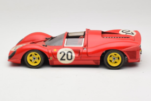 Ferrari 330 P4 #20 Punainen 1967 Revell 1:18 48822-P1 Metalli — kuva 4 / 8