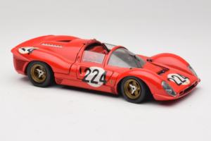 Ferrari 330 P4 #224 Punainen 1967 Revell 1:18 48825-P2 Metalli — kuva 5 / 7