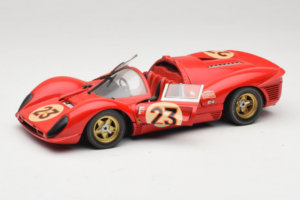 Ferrari 330 P4 #23 L. Bandini / C. Amon 24 Hours of Daytona Winner 1967 Revell 1:18 48833 Metalli — kuva 2 / 8