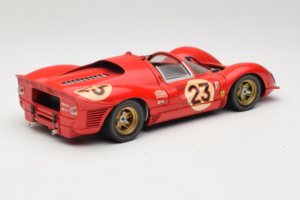 Ferrari 330 P4 #23 L. Bandini / C. Amon 24 Hours of Daytona Winner 1967 Revell 1:18 48833 Metalli — kuva 3 / 8