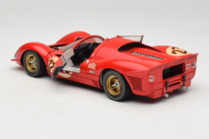 Ferrari 330 P4 #23 L. Bandini / C. Amon 24 Hours of Daytona Winner 1967 Revell 1:18 48833 Metalli — kuva 5 / 8