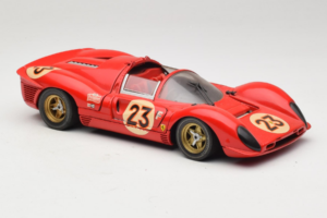 Ferrari 330 P4 #23 L. Bandini / C. Amon 24 Hours of Daytona Winner 1967 Revell 1:18 48833 Metalli — kuva 6 / 8