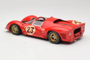 Ferrari 330 P4 #23 L. Bandini / C. Amon 24 Hours of Daytona Winner 1967 Revell 1:18 48833 Metalli — kuva 7 / 8